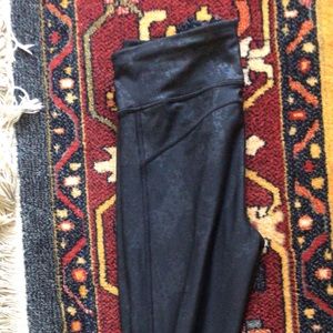 Gap Fit workout athletic lattice Capri